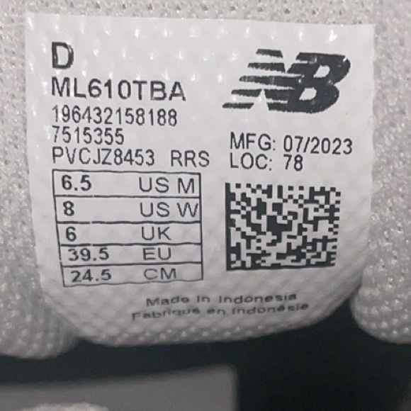 New Balance White and Black Sneakers with Chunky Midsole - Picture 12 of 12